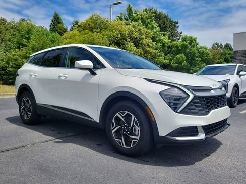 Certified 2025 Kia Sportage LX FWD image 3
