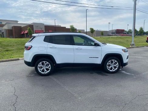 Used 2024 Jeep Compass Latitude AWD/4WD image 8