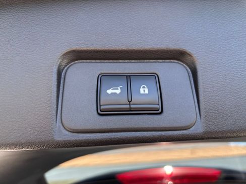 Used 2025 Nissan Rogue SV FWD image 20