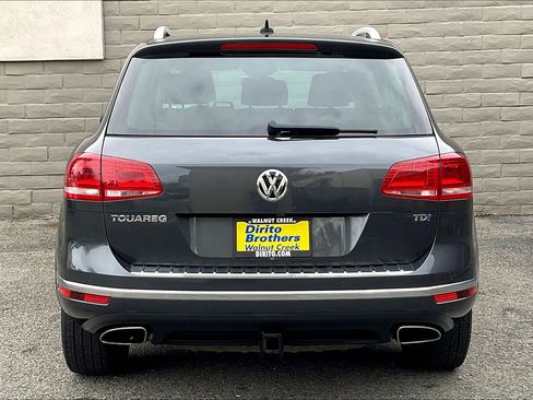 Used 2016 Volkswagen Touareg Sport image 3