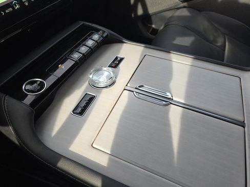 Used 2025 Lincoln Navigator L Reserve image 23