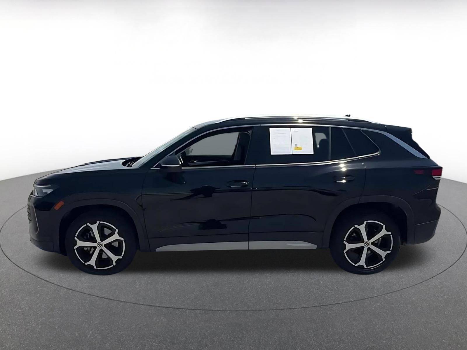 Used 2026 Volkswagen Tiguan SE AWD/4WD image 8