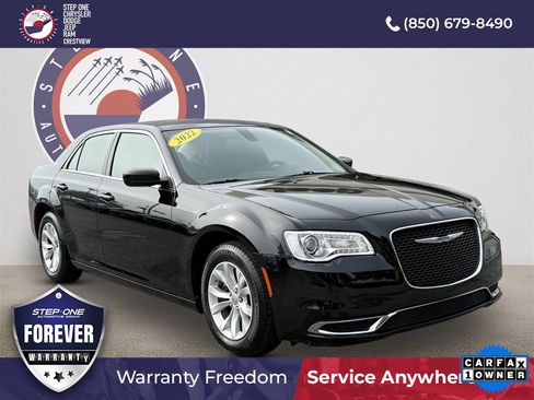 Used 2022 Chrysler 300 Touring image 2