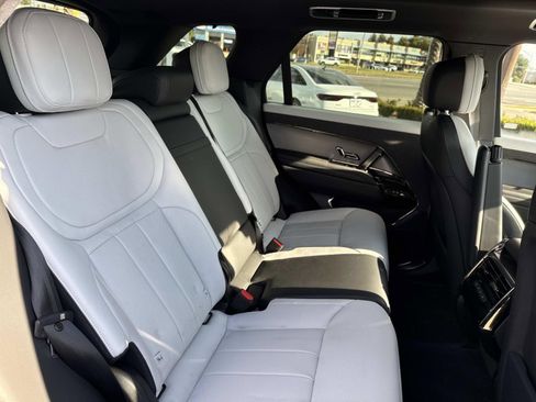 Used 2025 Land Rover Range Rover Sport Dynamic SE image 8