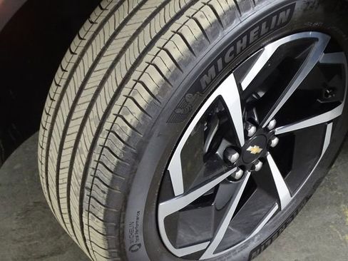 Used 2025 Chevrolet Equinox EV LT image 37