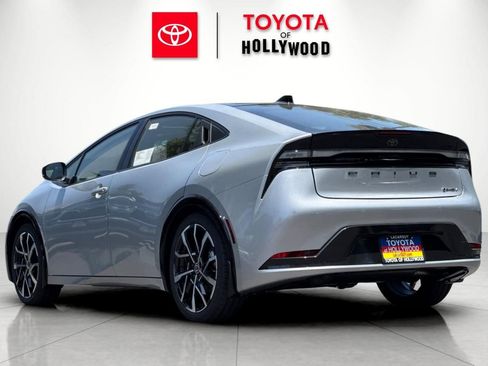 New 2026 Toyota Prius Plug-In Hybrid FWD image 6