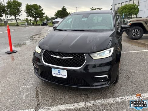 Used 2023 Chrysler Pacifica Touring-L FWD image 10