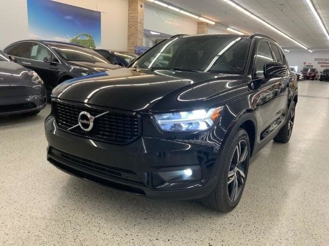 Used 2020 Volvo XC40 T5 R-Design AWD/4WD image 1