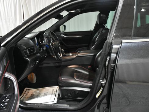 Used 2017 Maserati Levante w/ Luxury Package image 10