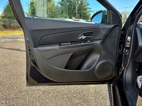 Used 2015 Chevrolet Cruze LT w/ RS Package image 11