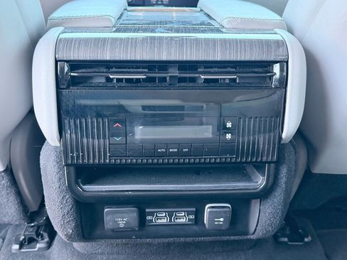 Used 2022 Jeep Wagoneer Series II image 26