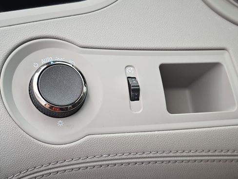 Used 2013 Buick LaCrosse FWD image 23