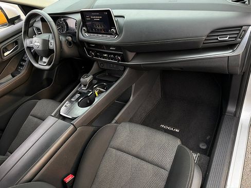 Used 2025 Nissan Rogue SV image 22