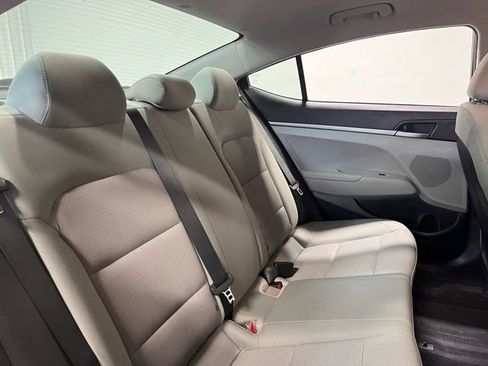 Used 2017 Hyundai Elantra SE image 13