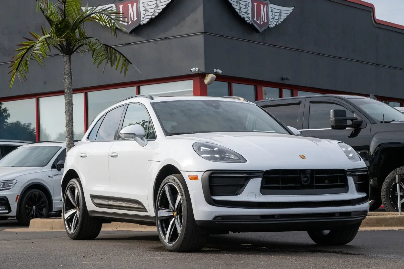 Used 2024 Porsche Macan w/ Premium Plus Package AWD/4WD image 1