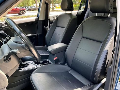 Used 2018 Volkswagen Tiguan SE FWD image 18