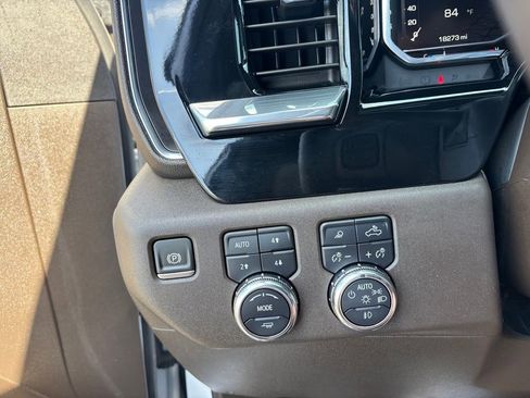 Used 2025 GMC Sierra 2500 SLT image 22