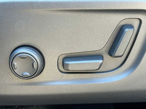 Used 2025 Volvo XC40 B5 Plus w/ Climate Package image 21