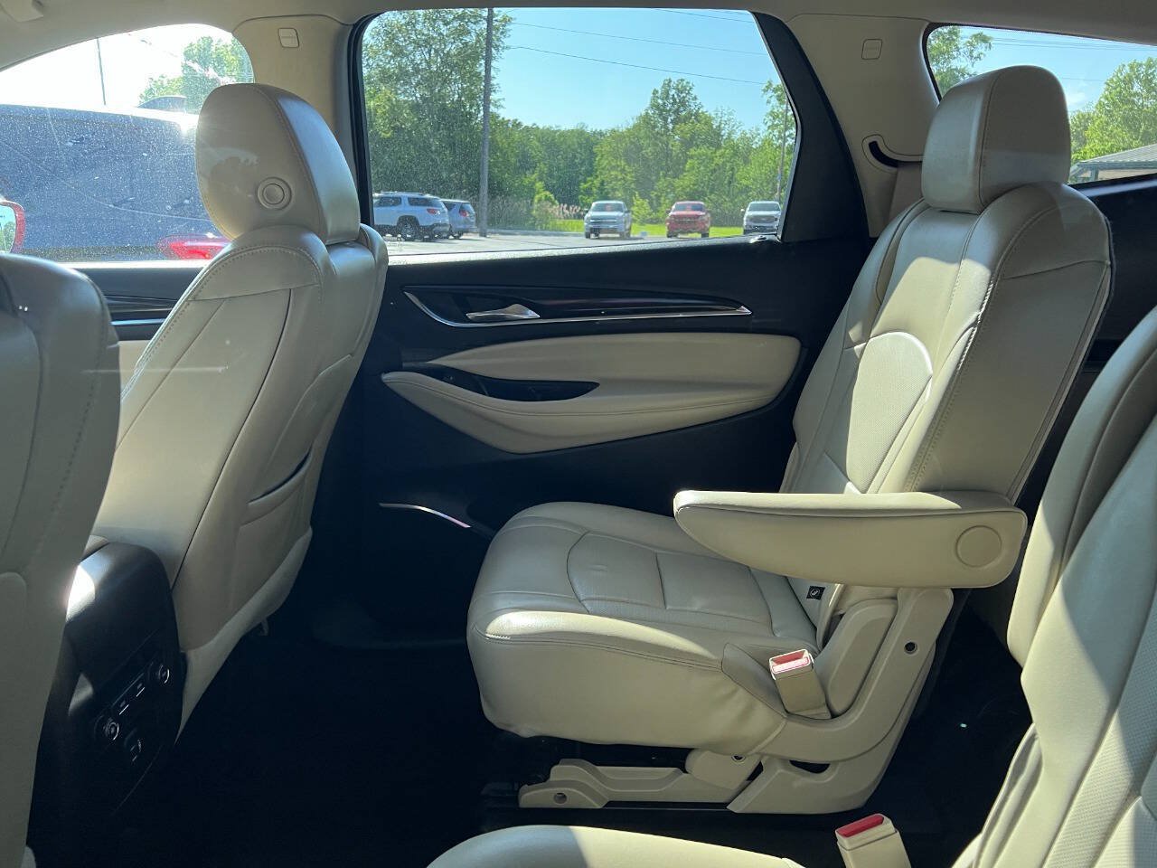 Used 2019 Buick Enclave Essence AWD/4WD image 14