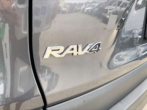Used 2024 Toyota RAV4 XLE FWD image 30