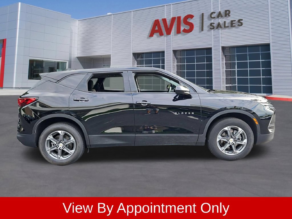 Used 2025 Chevrolet Blazer LT FWD image 5