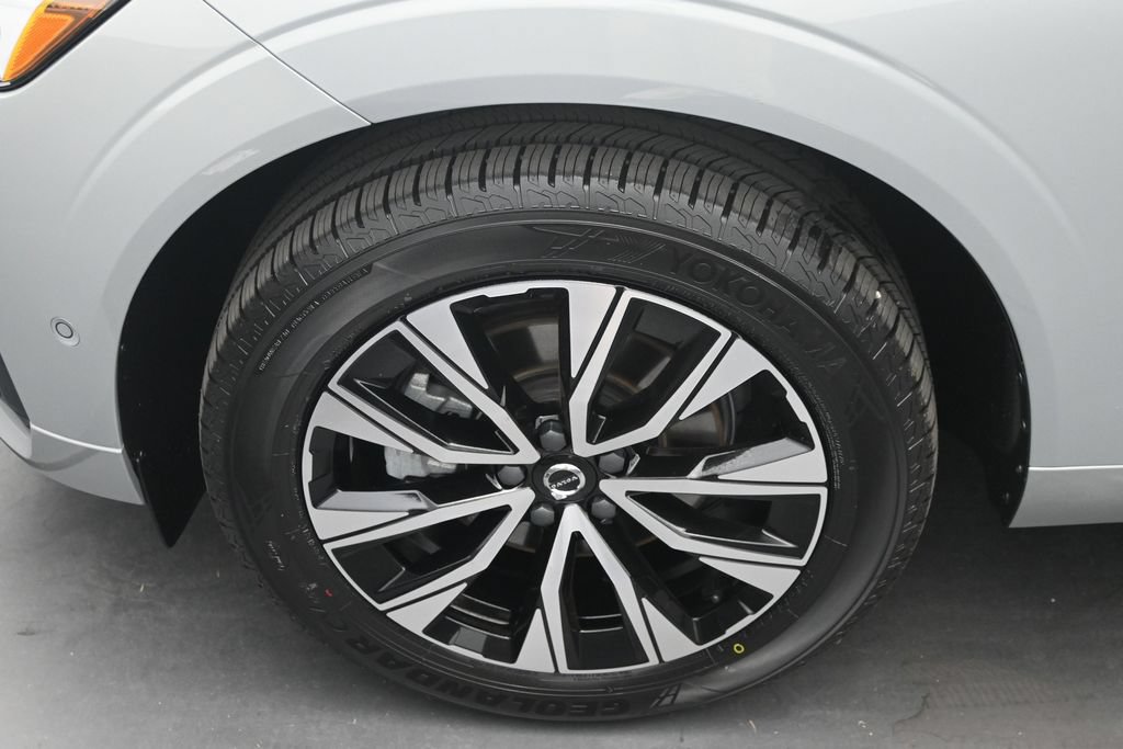 Certified 2024 Volvo XC60 B5 Plus AWD/4WD image 4