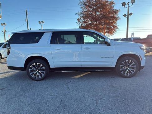 New 2026 Chevrolet Suburban High Country image 8