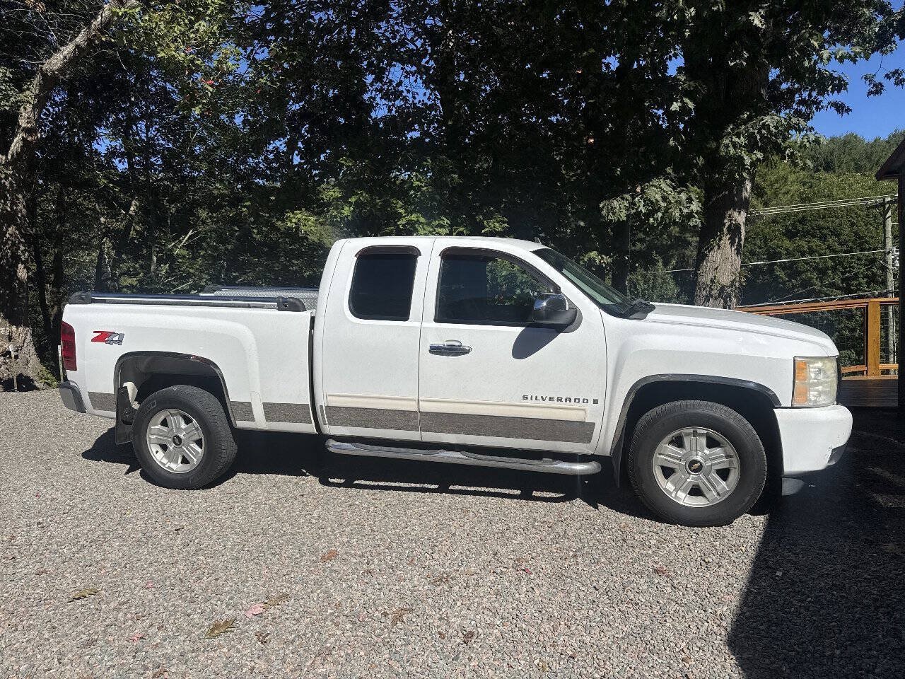 Used 2009 Chevrolet Silverado 1500 LT w/ Power Pack Plus AWD/4WD image 4