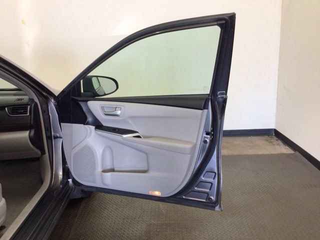 Used 2017 Toyota Camry LE FWD image 12