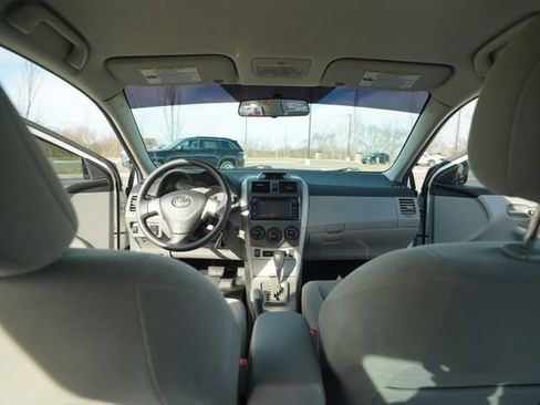 Used 2013 Toyota Corolla LE image 23