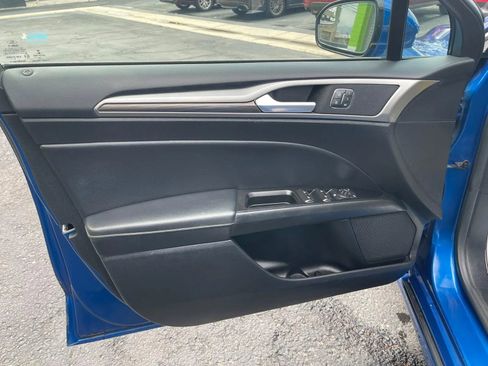 Used 2017 Ford Fusion SE w/ Fusion SE Technology Package FWD image 15