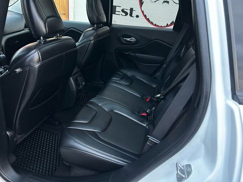 Used 2019 Jeep Cherokee Latitude Plus image 13