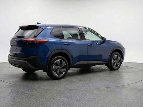 Used 2025 Nissan Rogue SV AWD/4WD image 9