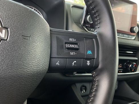 Used 2025 Nissan Rogue SV FWD image 31