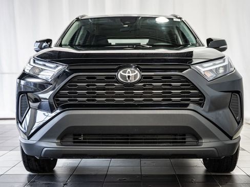 Used 2025 Toyota RAV4 XLE image 2