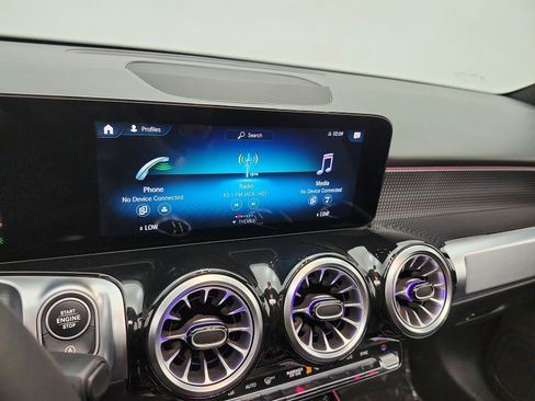 Used 2022 Mercedes-Benz GLB 250 image 14