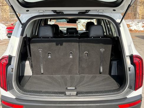 Used 2022 Kia Telluride LX image 28
