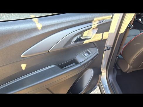 Used 2025 Chevrolet TrailBlazer RS w/ Convenience Package image 19