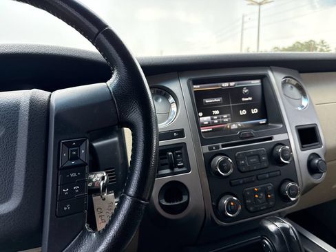 Used 2015 Ford Expedition XLT w/ Equipment Group 202A RWD image 17
