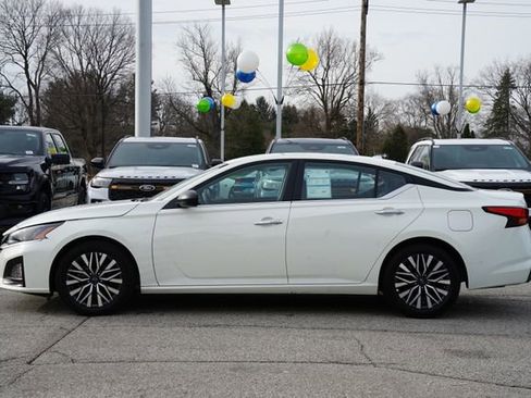 Used 2025 Nissan Altima 2.5 SV image 4