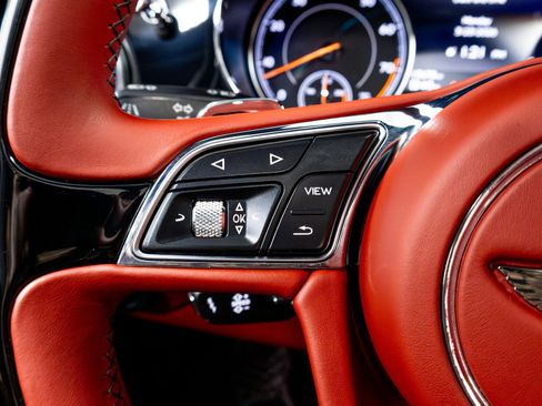 Used 2020 Bentley Bentayga V8 image 66