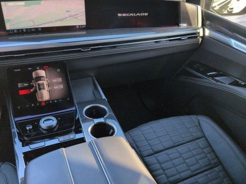 Certified 2025 Cadillac Escalade ESV V AWD/4WD image 28