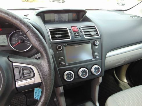 Used 2017 Subaru Forester 2.5i w/ Alloy Wheel Package AWD/4WD image 12