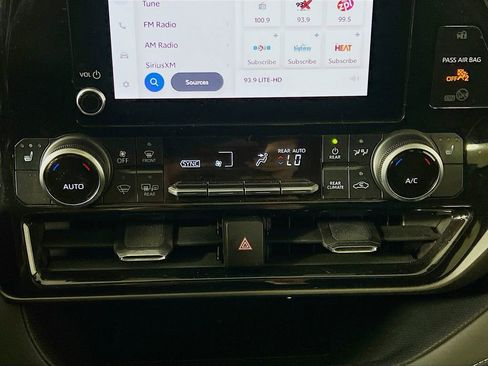 Used 2023 Toyota Highlander XLE image 15