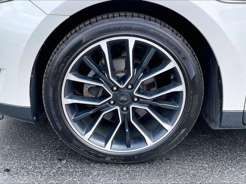 Used 2019 Ford Taurus Limited AWD/4WD image 8