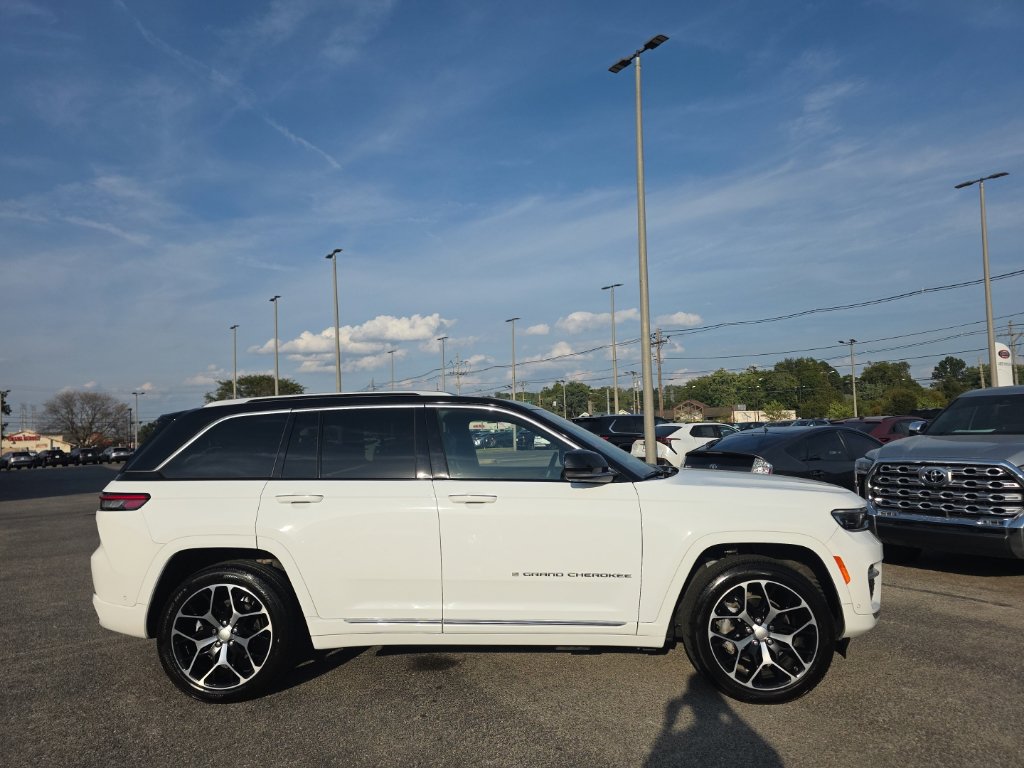 Used 2022 Jeep Grand Cherokee Summit AWD/4WD image 5