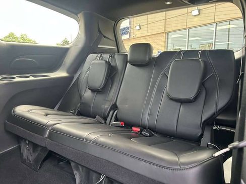 Used 2025 Chrysler Pacifica Select FWD image 17