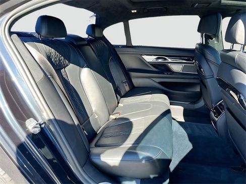 Used 2019 BMW 750i w/ Executive Package image 35