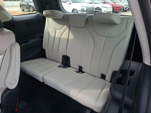 Used 2023 Hyundai Palisade Calligraphy image 12