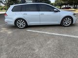 Used 2019 Volkswagen Golf SE image 4